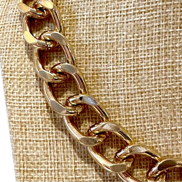 Chunky Gold Tone chain statement necklace - open links with lobster clasp - Picture 5 of 11